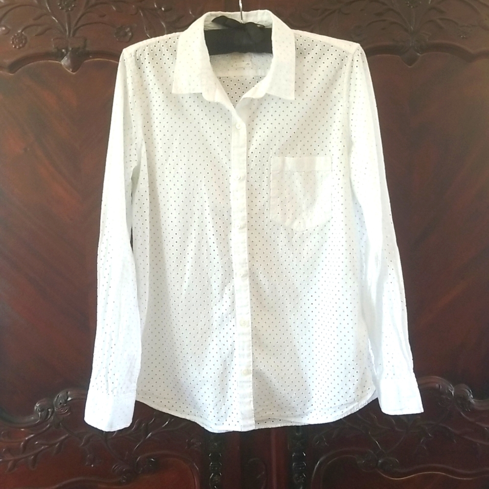 Gap L white eyelet button down shirt top